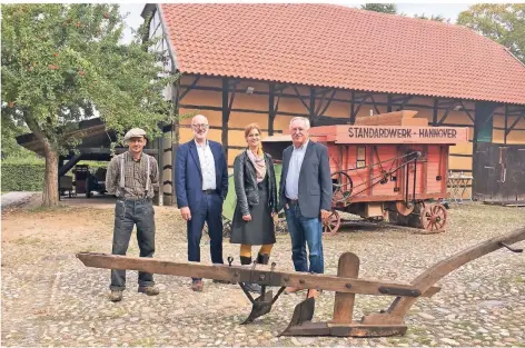  ?? RP-FOTOS (4): SENF ?? Haben sich die Maschinen schon mal angesehen (von links): Peter Hormann, Ingo Schabrich, Anke Petrat und Herbert Kättner.
