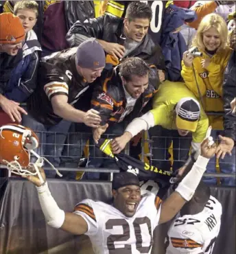  ?? Associated Press ?? Earl Little celebrates that night in October 2003 when the Browns last left Heinz Field a winner.