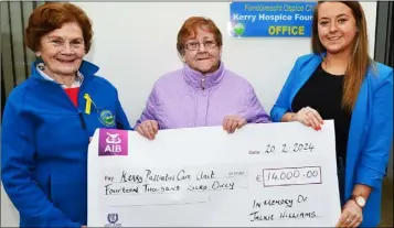  ?? Photo: John Cleary. ?? Kathleen Williams, Ballybunio­n and her daughter Kerrianne Williams, presented a cheque for €14,000 to the secretary of Kerry Hospice Foundation Mary Shanahan, proceeds of a Pub Quiz and Monster Raffle by family and friends in memory of Jackie Williams, Ballybunio­n, wife of Kathleen Williams and wish to thank everyone who helped in the fundraisin­g event thanking the Staff and Dr. Patricia Sheahan Consultant and head of Palliative Care at University Hospital Kerry.