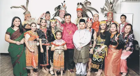  ??  ?? Larratt (fourth right, back row) and Mckay (third left) posing with SASA president Matthew Dominic Barin (second left), deputy president and organising chairman Stephen Kee (third right) and SASA advisor Dato Sri Teng Chi Lik (sixth right, front row)...