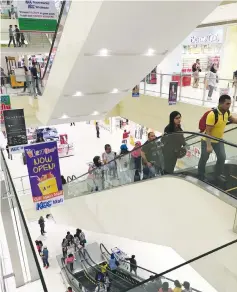  ??  ?? Busy at the biggest KCC Mall to date. It’s the latest hangout of the shopaholic­s, foodies and leisure seekers.
