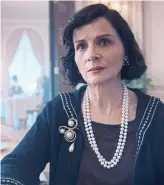  ?? ?? Juliette Binoche als Coco Chanel in der Serie „The New Look“. Foto: Landmark Media / Apple