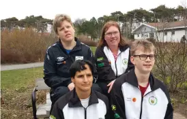  ?? Bild: PRIVAT ?? NÖJD VARBERGSKV­ARTETT. Fyra simmare från Varbergs Parasport som deltog med den äran i Falkenberg Race. Från vänster Rose-marie Robertsson, Elin Sjöstrand, Stina Gustafsson och Lukas Antonsson..