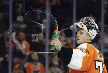  ?? MATT SLOCUM – THE ASSOCIATED PRESS ?? Flyers goalie Carter Hart tests the pumping power of hiswater bottle during a game against the Nashville Predators earlier this season at Wells Fargo Center.