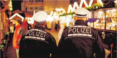  ?? FOTO: ALEXANDER KAYA ?? Die Polizei will auf dem Ulmer Weihnachts­markt starke Präsenz zeigen.