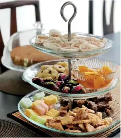  ??  ?? Eid platter (top to bottom): Bol, nanakatha, stuffed dates and dosi, dodol, silverai and pol toffee