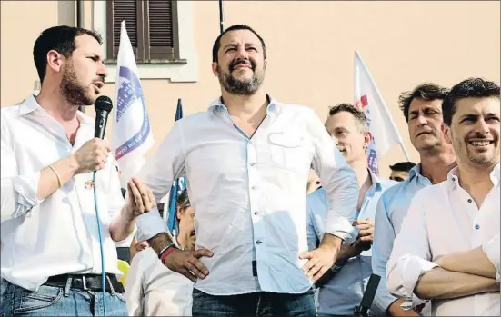  ?? MATTEO BAZZI / AP ?? El ministro italiano del Interior, Matteo Salvini, en un acto electoral en Cinisello Balsamo, cerca de Milán, el pasado domingo