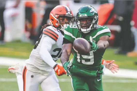  ?? VINCENT CARCHIETTA/ USA TODAY SPORTS ?? Backup safety Sheldrick Redwine and the Cleveland Browns failed to lock up a playoff spot last Sunday when they lost to the hapless New York Jets.