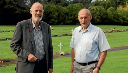  ??  ?? Local board chairman Brent Catchpole, left, and Papakura RSA welfare trust former chairman Gary Walker.