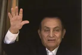  ?? THE ASSOCIATED PRESS ?? In this 2016 photo, Hosni Mubarak waves to his supporters from the Maadi Military Hospital in Cairo. Mubarak was driven to his upscale home under heavy security.