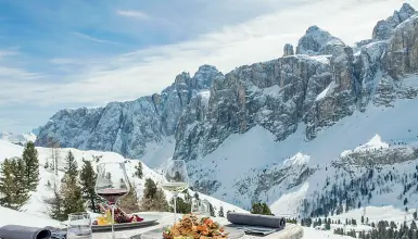  ??  ?? Originalit­à Oggi parte la stagione culinaria di «Sciare con gusto»: tante le tappe golose sulle poste da sci dell’Alta Badia