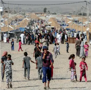  ?? AFP ?? Displaced Iraqis who fled the fighting in Mosul walk at the Salamya camp for internally displaced people, south of the embattled city in the Nimrud area. —