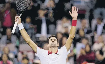  ?? FOTO: AP ?? Djokovic, del 3 al 2, y rondando el número 1. Si gana hoy a Coric en la final, se situará a 215 puntos de Rafa Nadal