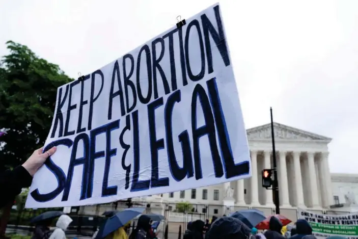  ?? ?? Pro-choice demonstrat­ors rally for abortion rights in front of the US supreme court in Washington DC, on Saturday. Photograph: José Luis Magaña/AFP/Getty Images