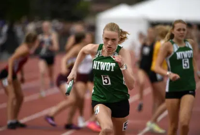  ?? Helen H. Richardson, The Denver Post ?? Niwot’s Madison Shults runs with the baton in the final leg to win the Class 4A girls 4x400-meter relay at Jeffco Stadium on Sunday in Lakewood.