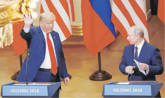  ??  ?? ► Donald Trump y Vladimir Putin en una conferenci­a de prensa tras su cumbre en Helsinki, Finlandia, el 16 de julio.