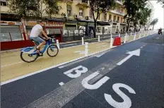  ?? (Photo Éric Ottino) ?? Riverains et commerçant­s sont invités à donner leurs avis sur la conservati­on de la piste cyclable, la requalific­ation des trottoirs et l’offre de transport.