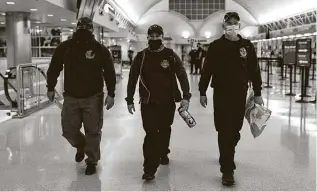  ?? Billy Calzada / Staff photograph­er ?? Firefighte­rs Andrew Cortez, from left, Adam Laird and Kyle Taylor prepare to board a charter flight Tuesday to Sacramento, Calif., for a two-week stint fighting wildfires.