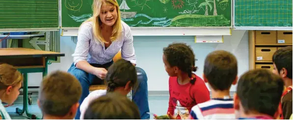  ?? Symbolfoto: Alexander Kaya ?? Derzeit gibt es pro Schuljahr im Schnitt 2300 Kinder in Augsburg, die als Erstklässl­er eine staatliche Schule besuchen. Ab dem Jahr 2020 werden es rund 2500 sein.