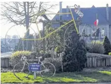  ??  ?? Sourdeval est décorée pour le Tour de Normandie en prévision de son départ dimanche 26 de la commune.