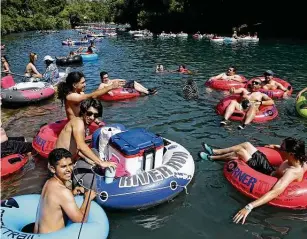  ?? Photos by Tom Reel / Staff photograph­er ?? Tubers take to the Comal River at Hinman Island Park in New Braunfels.