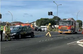  ?? PHOTOS: ELESHA EDMONDS/FAIRFAX NZ ?? The crash took place at the intersecti­on of Balmoral and Sandringha­m Roads.