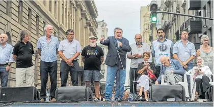  ?? ROLANDO ANDRADE STRACUZZI. ?? Escenario. Yasky, Ramos Padilla (padre), sindicalis­tas y Madres de Plaza de Mayo.