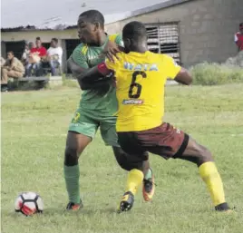  ?? (Photo: Norman Thomas) ?? Excelsior High’s Tajhay Williams (left) and Haile Selassie High’s Narado Berris battle for the ball during yesterday’s Issa/digicel Manning Cup game at Courtney Walsh Oval.