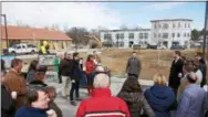  ?? FRAN MAYE — DIGITAL FIRST MEDIA ?? Developer Mike Pia speaks to a crowd at a groundbrea­king ceremony for a series of building projects in Kennett Square’s west end. Constructi­on has begun on the buildings pictured behind him.