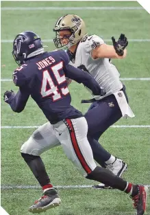  ?? / FOTO: AFP ?? Taysom Hill tuvo su partido más destacado por la vía aérea al lanzar para 232 yardas.