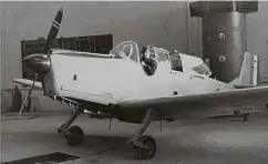  ??  ?? Luxemburgs Armee verfügte in den 1960er-Jahren über drei Piper L-18C 95, die Militärver­sion der PA-18-95 Super Cub. Eine der Maschinen befindet sich heute im Besitz des Piper Club und steht, noch immer flugfähig, in einer Halle auf dem Findel. War die Lackierung früher hellgrün, erstrahlt das Flugzeug heute in gelber Farbe.