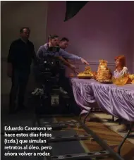  ??  ?? Eduardo Casanova se hace estos días fotos (izda.) que simulan retratos al óleo, pero añora volver a rodar.