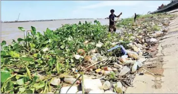  ?? HEAN RANGSEY ?? Plastic waste is a common concern all over the world, including in Cambodia.