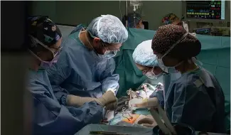  ?? ?? Dr. Daniel Pereda (left), during the robotic heart surgery at Hospital Clinic, Barcelona 8 April 2024.