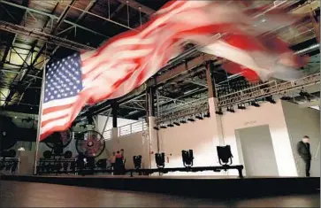  ?? Luis Sinco
Los Angeles Times ?? “TRINKET,”
a gigantic American flag, was the centerpiec­e of an exhibit ofWilliam Pope. L’s work at MOCA.