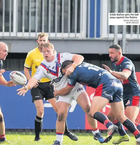  ?? DAVID GREAVES/ NEWS IMAGES ?? Eddie Battye gets the ball away against the Robins