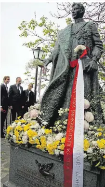  ?? ?? Karl Habsburg-Lothringen beim Denkmal von Kaiser Karl I.