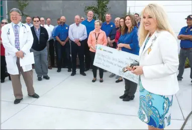  ?? RECORDER PHOTOS BY CHIEKO HARA ?? Sierra View Medical Center CEO Donna Hefner, right, celebrates a generous donation Thursday, Aug. 2, in front of the Roger S. Good Cancer Treatment Center in Portervill­e. The Portervill­e Breakfast Rotary partnered with SVMC employees to raise a total of $35,254.96 for the cancer center.