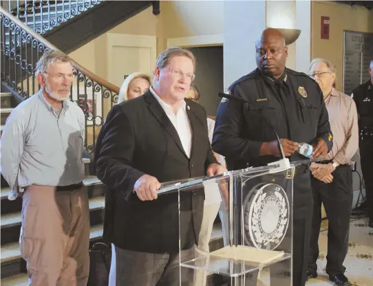  ?? AP PHOTOS ?? GANG TIES SUSPECTED: Little Rock, Ark., Mayor Mark Stodola speaks at a news conference yesterday where he was joined by police Chief Kenton Buckner after a late-night shootout at Ultra Lounge, top, that left 25 people with gunshot wounds and three...