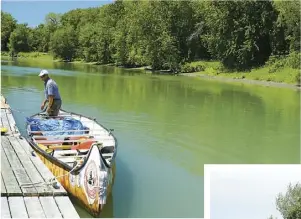  ??  ?? C’est dans ce rabaska que j’ai navigué sur le chenail.