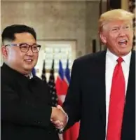  ??  ?? Håndtrykke­t mellom Kim Jong-un og Donald Trump preger mediebilde­t, men hva er avtalen verdt?