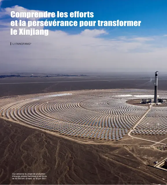  ??  ?? Vue aérienne du projet de production d’énergie solaire thermique à sel fondu de 50 000 kW, à Hami, le 16 juin 2021