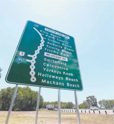  ?? Picture: BRENDAN RADKE ?? SILLY SIGN: A new council-funded sign has been erected on the Captain Cook Highway at Aeroglen. The council says the sign is not designed to be viewed by motorists on the road.