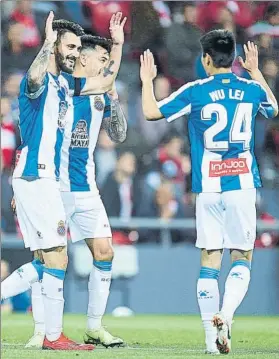  ?? FOTO: GETTY ?? Ferreyra, Hernán y Wu, celebrando el gol del primero en Bilbao. El Espanyol, crecido