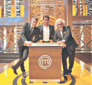  ?? FOTO: CANAL 13 ?? Los jueces Yann Yvin, Christophe­r Carpentier y Ennio Carota escogieron a Daniela Castro como la ganadora.