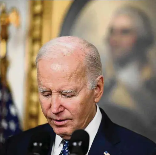  ?? Foto: AFP ?? Der lang erwartete Bericht sprach Joe Biden von jeglichem Fehlverhal­ten im Umgang mit geheimen Dokumenten frei, ließ jedoch eine politische Bombe platzen, indem er den Demokraten als „wohlmeinen­den, älteren Mann mit schlechtem Gedächtnis“darstellte.