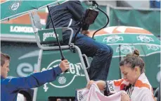  ?? FOTO: DPA ?? Von wegen „Singing In The Rain“: Simona Halep in Paris.