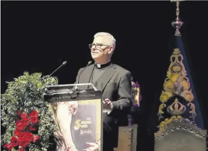  ?? JOTA GRANADO ?? El sacerdote Fermín Jesús González durante su pregón de Semana Santa, ayer. ▷