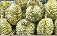  ?? AFP ?? A total of 82 Thai durian trucks arrived at the Mohan border checkpoint on Saturday.