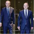  ?? Foto: Bernd von Jutrczenka/dpa ?? Distanzier­t: Recep Tayyip Erdogan (l.) und Olaf Scholz.